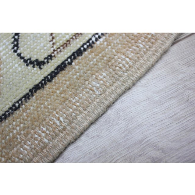Mid 20th Century Beige Floral Area Rug For Sale - Image 10 of 13