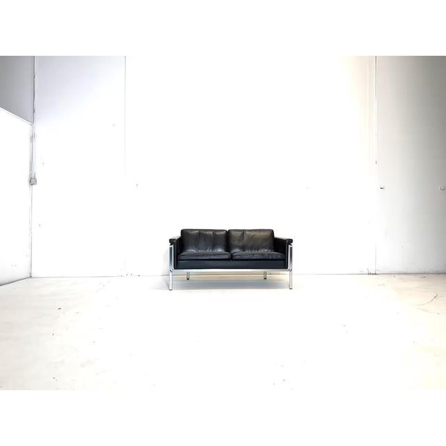 Designer: Horst Brüning Manufacturer: Kill International Color: Black leather Model: 6912 Dimensions: Width 140 cm, Height...