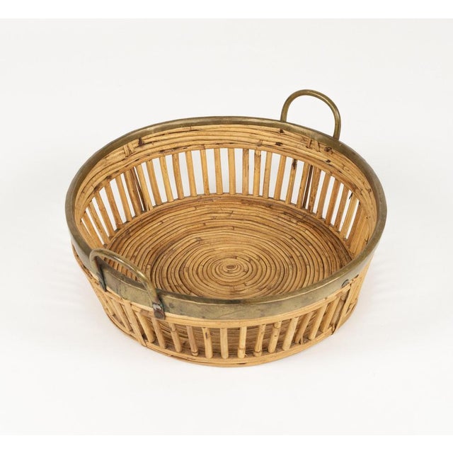 Mid-Century Modern Mid-Century Round Bowl or Centerpiece in Rattan and Brass, Italy, 1970s For Sale - Image 3 of 12