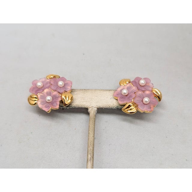 American Vintage Signed Napier Goldtone Pink Flowers & Faux-Pearls Pierced Earrings-2 Pieces For Sale - Image 3 of 8