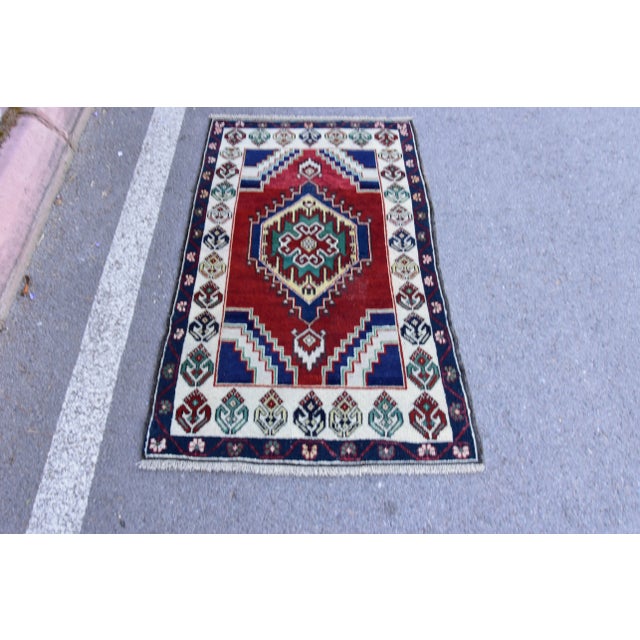1980s Turkish Vintage Luxury Traditional Hand Knotted Oushak Rug For Sale - Image 13 of 13