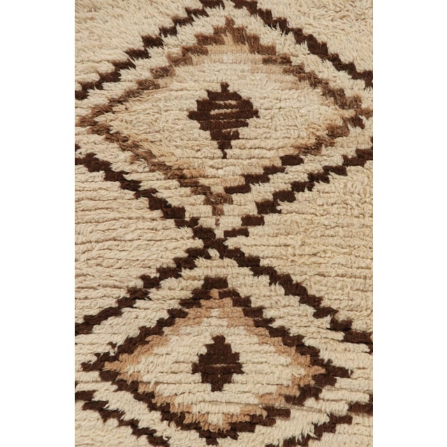 Traditional Vintage Moroccan Rug, Beige With Brown Diamond Patterns - Rug & Kilim For Sale - Image 3 of 7