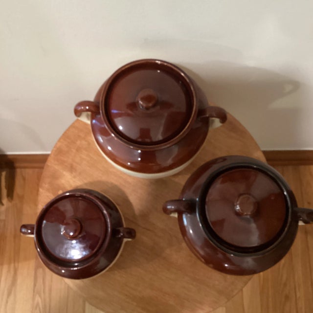 Vintage McCoy Stoneware Pottery Collection Set Bean Pots W/Lids and Handles Spirit of 1976 All pieces features an image of...