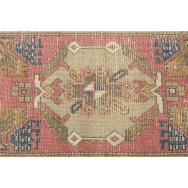1970s Turkish Vintage Geometric Wool Oushak Doormat Rug For Sale In Sacramento - Image 6 of 9