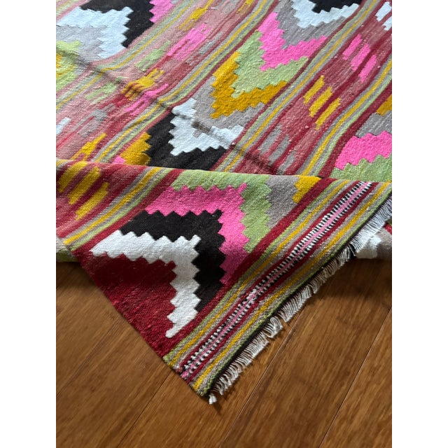 A beautiful example of Anatolian weaving tradition, this vintage Turkish kilim features the iconic Saf (Saff) panel...