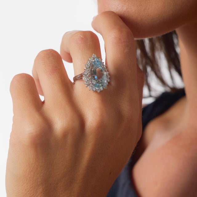1990s Vintage 6.00 Carat Pear Shape Aquamarine 18k White Gold Ring, Size 6.75 For Sale - Image 5 of 6