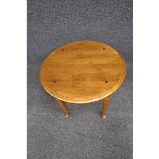 Ethan Allen Ethan Allen Queen Anne Maple Oval Drop-Leaf Accent Table For Sale - Image 4 of 11