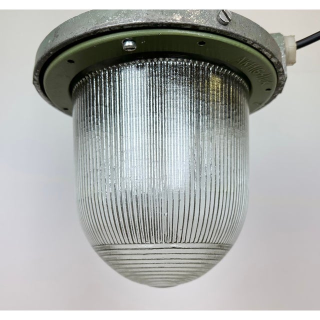 1960s Industrial Green Bunker Ceiling Light from Polam Gdansk, 1960s For Sale - Image 5 of 15