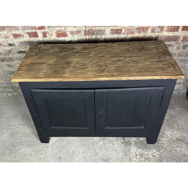 Country style sideboard in solid oak from the 18th century. The top is raw and the surround is painted matte black. 2...