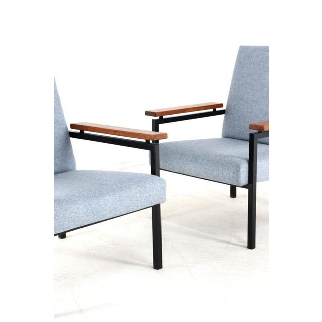 Bring a beautiful piece of Dutch design history into your home with this fully restored Model No. 30 armchair, designed by...