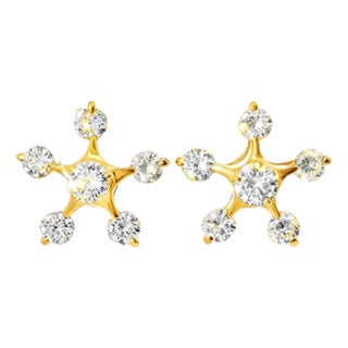 Late 20th Century Pair of 18K Yellow Gold Diamond Star Stud Earrings For Sale