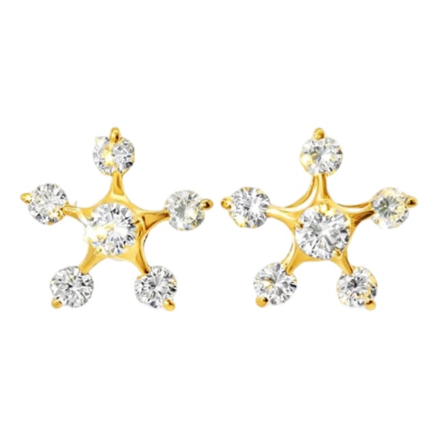 Late 20th Century Pair of 18K Yellow Gold Diamond Star Stud Earrings For Sale