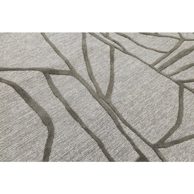 Greige Modern Hand-Tufted Wool Rug Abstract Geometric Linear Design – Greige & Charcoal For Sale - Image 8 of 10