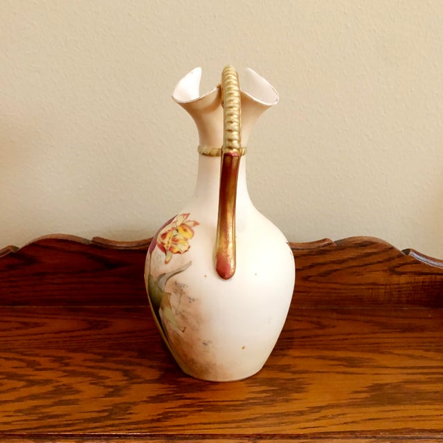 Traditional Antique Robert Hanke Austrian Porcelain Vase With Hand Painted Tulips For Sale - Image 3 of 6