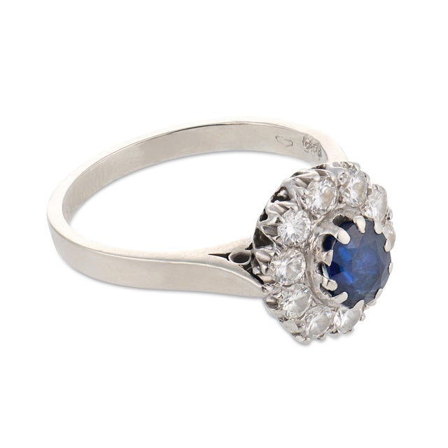 1980s Vintage Sapphire Diamond 14k White Gold Cluster Ring, Size 7.5 For Sale - Image 5 of 5