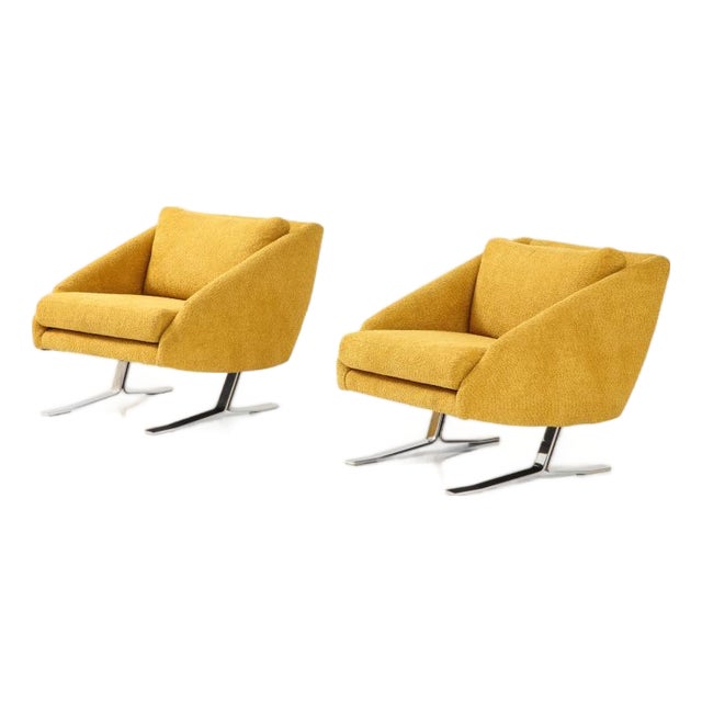 Pair of Mid Century Modern Lounge Chairs For Sale