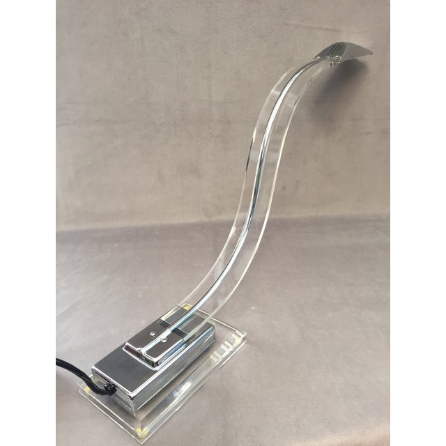 Metal Modernist Italian Cobra Model Desk Lamp in Acrylic Glass and Chrome, 1980s For Sale - Image 7 of 13