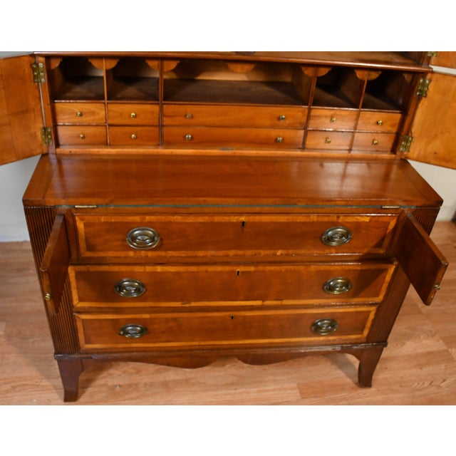 19th American Federal Mable Wood Secretary Desk With Bookcase Top c.1870 For Sale - Image 11 of 18