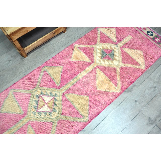 1960s 1960s Vintage Pink Color Geometric Handmade Turkish Runner For Sale - Image 5 of 11