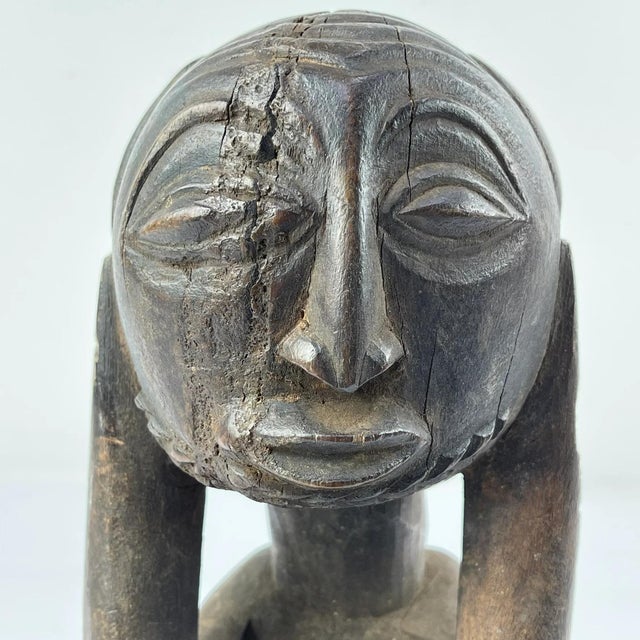 African Early 20th Century Luba Sitting Kasube Power Figure For Sale - Image 3 of 9