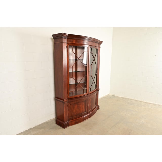 English Baker Furniture Georgian Flame Mahogany Lighted Breakfront Bookcase Cabinet For Sale - Image 3 of 14