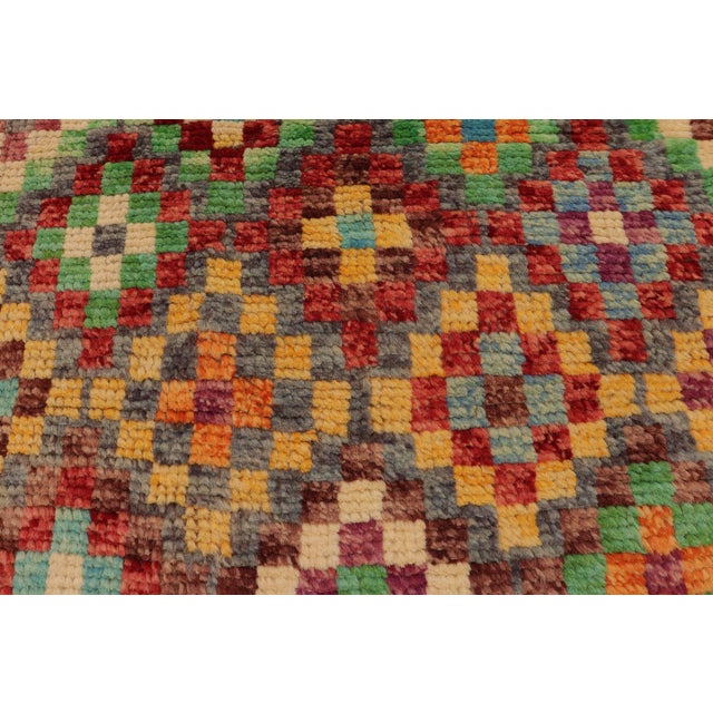Shabby Chic Balochi Gray/Red Wool Rug - 4'10''x6'9'' For Sale In New York - Image 6 of 10