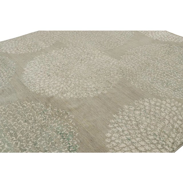 Rug & Kilim Rug & Kilim’s Modern Rug in Beige and Gray, With Geometric Patterns For Sale - Image 4 of 7