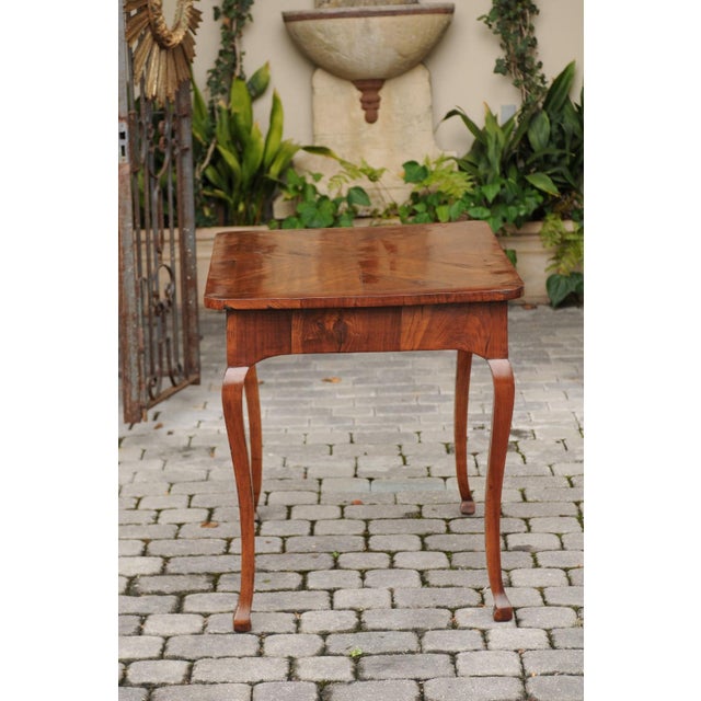 Italian Italian 1780s Walnut Table with Quarter Veneer, Single Drawer and Cabriole Legs For Sale - Image 3 of 12
