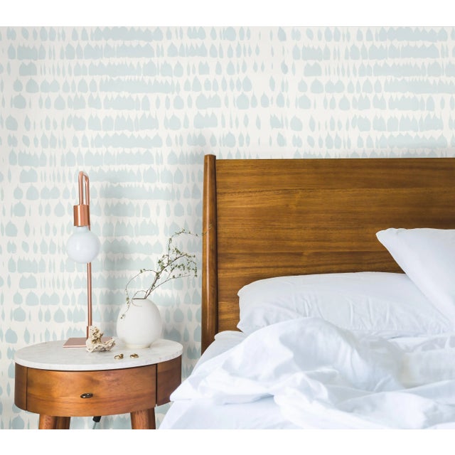 Schumacher Sample - Schumacher Queen of Spain Wallpaper in Warm Silver For Sale - Image 4 of 4