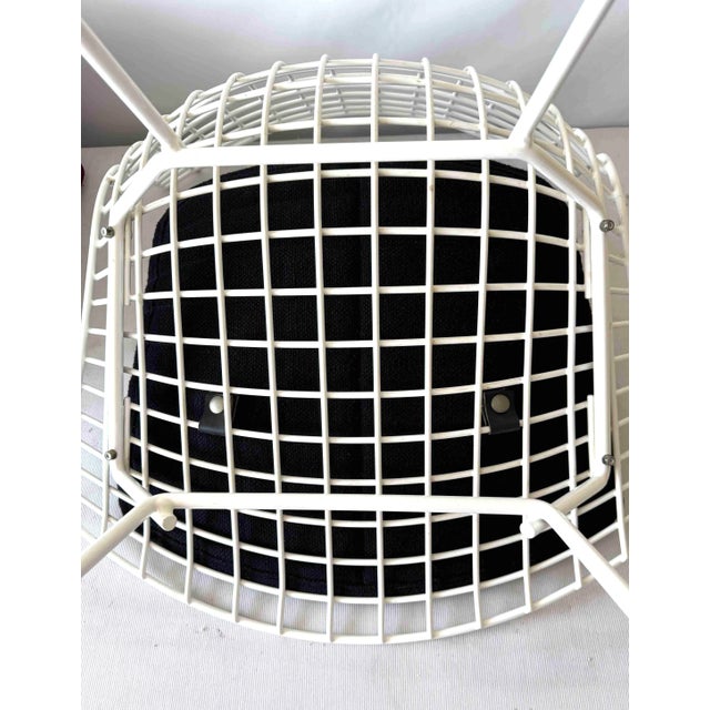 White Model 420 The Wire Chair by Harry Bertoia for Knoll International For Sale - Image 8 of 10