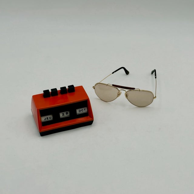 This original perpetual desk calendar dates to the 1970s and reflects the playful, optimistic language of Pop design...
