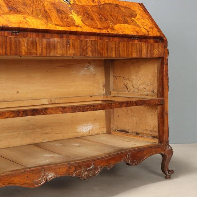 18th Century Walnut and Walnut Burl Bureau For Sale - Image 14 of 16