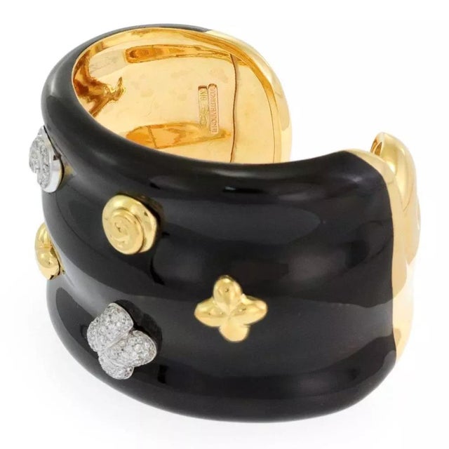 This is an authentic bangle from Nouvell Bague, it is crafted from 18k yellow, white and rose gold featuring a 46mm wide...