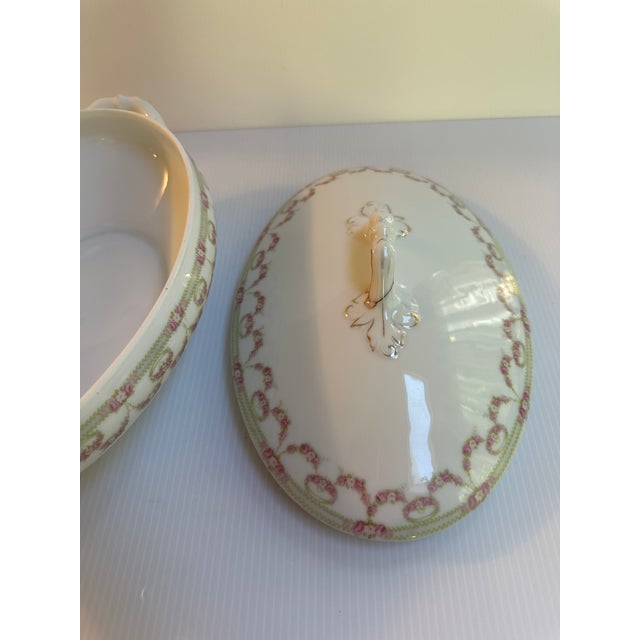 Antique 1904s Schwarzburg Rudolstadt Austria, Straus & Sohne Manufacturer, Porcelain Covered Casserole Serving Dish Floral Design For Sale - Image 16 of 18