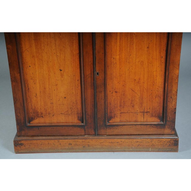 English Victorian Mahogany Display Bookcase, 1800s For Sale - Image 4 of 18