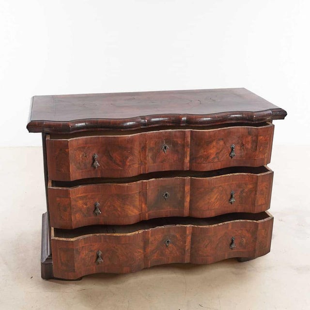 Emilian Mosso Chest of Drawers, 17th Century For Sale - Image 6 of 10