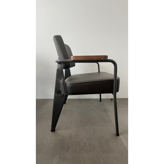 Presidence Executive Desk with 2 Executive Chairs and 1 Swivel Executive Chair by Jean Prouvé, Set of 4 For Sale - Image 10 of 18