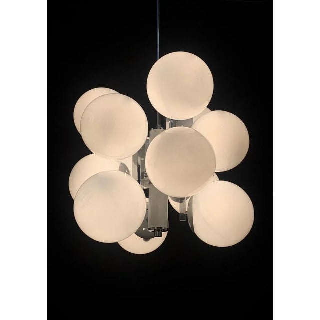Chandelier in discrete conditions; Electrical system redone, each ball has an E14 lamp holder. The glass disassembles,...