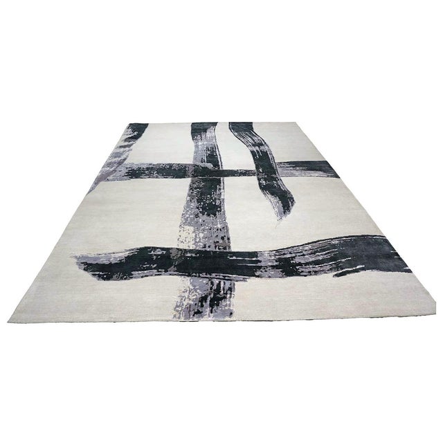 Early 21st Century Indo-Napalese Modern Faye Wool & Silk 9x12 Light Grey & Black Handmade Area Rug #1144023 For Sale - Image 5 of 8