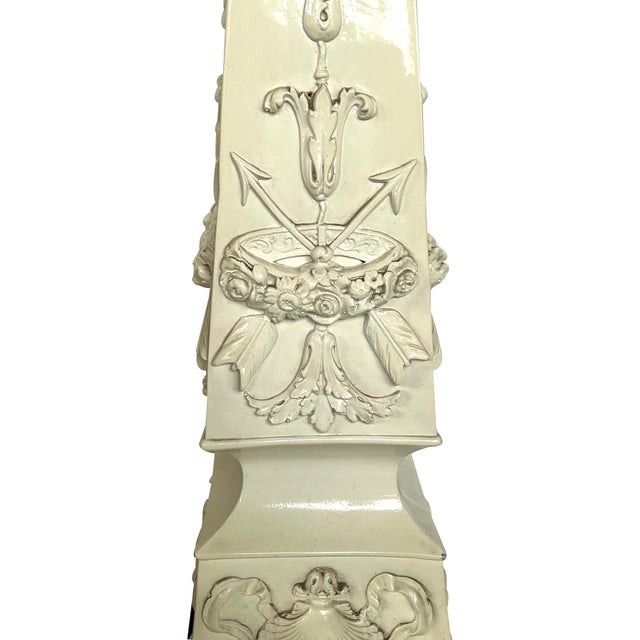 Neoclassical Monumental Pair of Italian 1950s Neoclassical Style Obelisk-Form Ceramic Lamps For Sale - Image 3 of 8