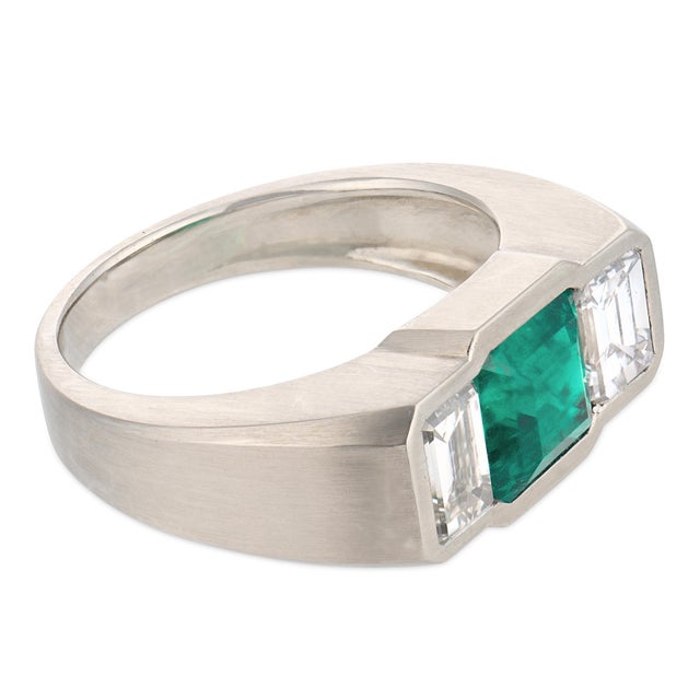 1950s Agl 2.00 Carat Colombian Emerald Diamond 14k White Gold Three Stone Ring, Size 8.75 For Sale - Image 4 of 6