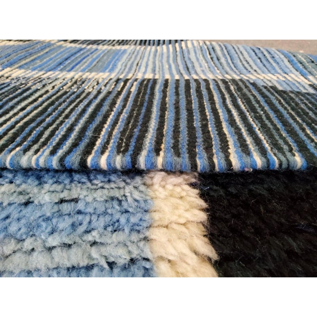 Textile Vintage Moroccan Berber Rug in Natural Multicolored Wool, 1995 For Sale - Image 7 of 9