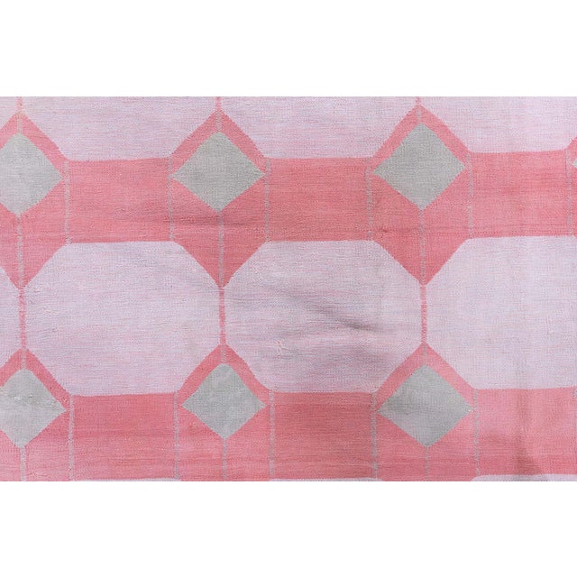 1950s Doris Leslie Blau Mid-Century Indian Dhurrie Pink Flatweave Cotton Rug Greek Key For Sale - Image 5 of 8
