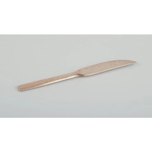 1970s Scandinavian Twelve-Person Dinner Service in Hammered Brass, 1970s, Set of 24 For Sale - Image 5 of 8