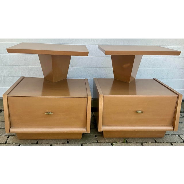 Mid-Century Modern Pair of 1950s Vintage Space Age Nightstands by Mendel Furniture. For Sale - Image 3 of 12