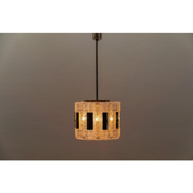 The lamp is executed with 8 e27 edison screw fit bulb. It is wired and in working condition. It runs both on 110 / 230...