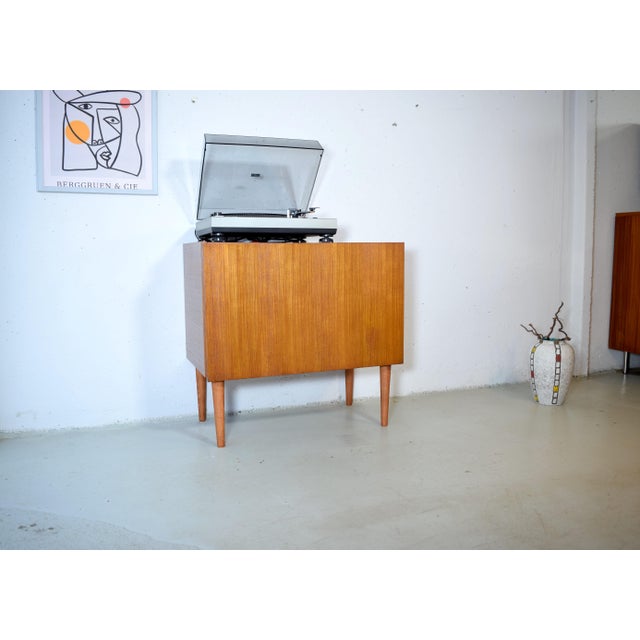 This is a minimalist chest of drawers from the 1960s by the furniture manufacturer Sen Contal. The chest features a warm...