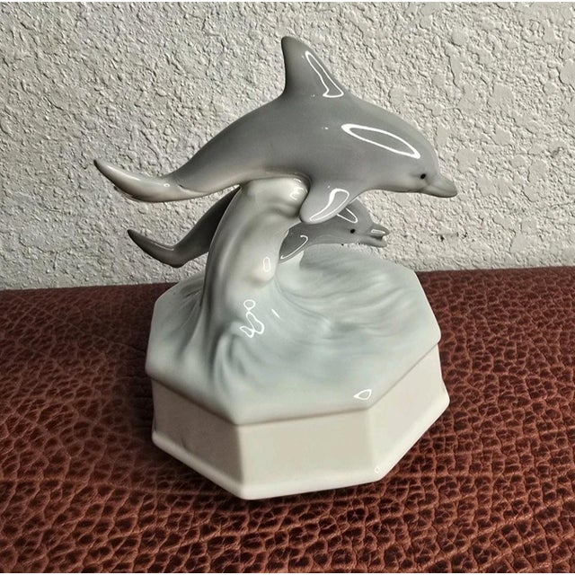 This lovely music box is in working order. Please see pics for more detail. This is a vintage Otagiri ceramic music box...