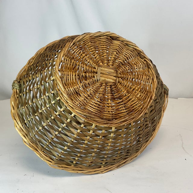Auburn 1970s Vintage Boho Chic Arts & Crafts Nantucket Round Wicker Gathering Basket For Sale - Image 8 of 8