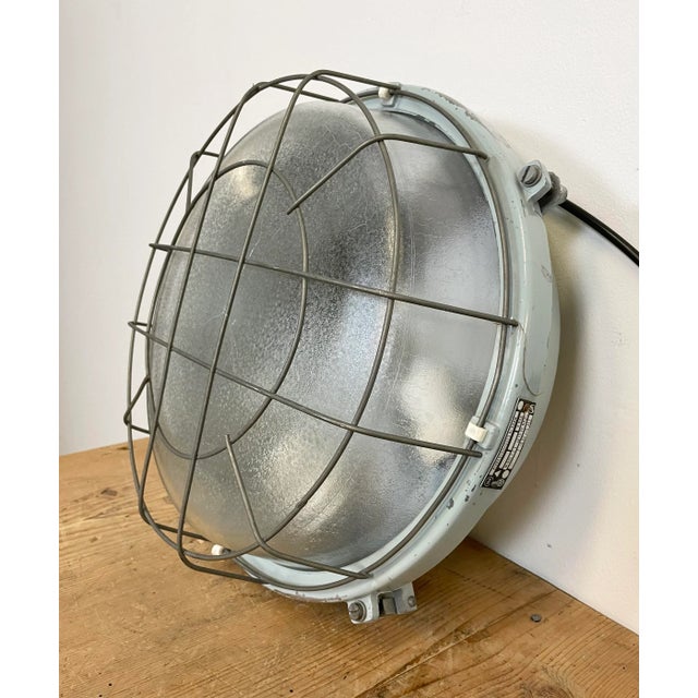 Industrial Industrial Vintage Grey Cast Aluminium Wall Lamp from Elektrosvit, 1980s For Sale - Image 3 of 16